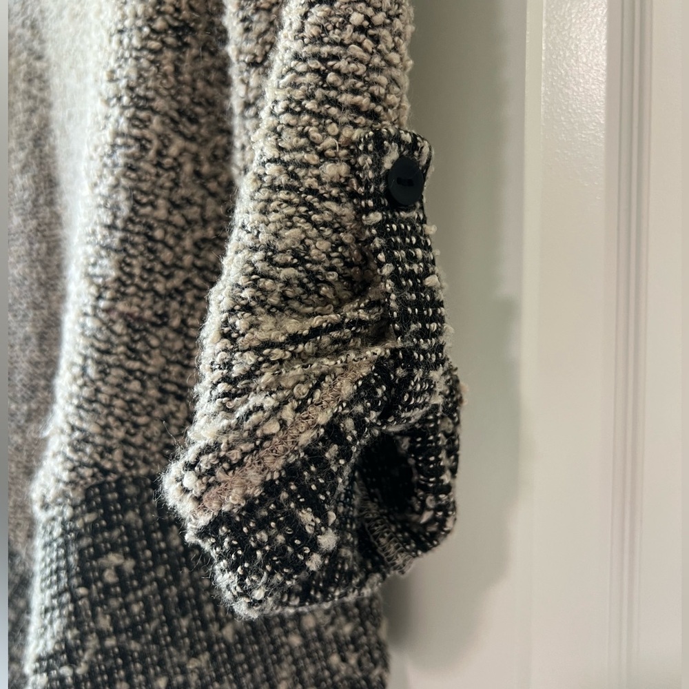 SJS Two-Tone Cowl Neck Sweater in Cream and Black Asymmetrical V-hem Small - Picture 4 of 5